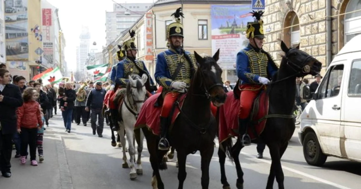 Defilarea husarilor va fi principala
atracţie a manifestărilor din acest an de 15 Martie la
Satu Mare.FOTO - voceatransilvaniei.ro