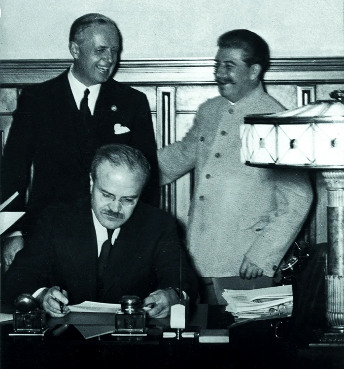 Stalin Ribbentrop Molotov GettyImages 3231725 jpg jpeg