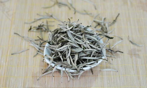 Ceaiul alb  Sursa foto shutterstock 394976989 jpg