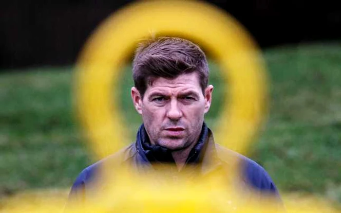 Imaginea Zilei / Managerul Steven Gerrard de la Rangers conduce sesiunea de antrenamente a echipei la Centrul de formare Hummel din Glasgow Marea Britanie FOTO EPA – EFE / Robert Perry / 29 nov 2018