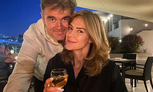 Vedeta cu cele mai lungi picioare din România se relaxează cu familia ei în Egipt