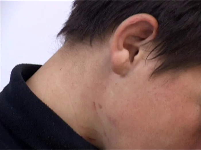 "Azi m-a legat cu sfoara de şifonier"