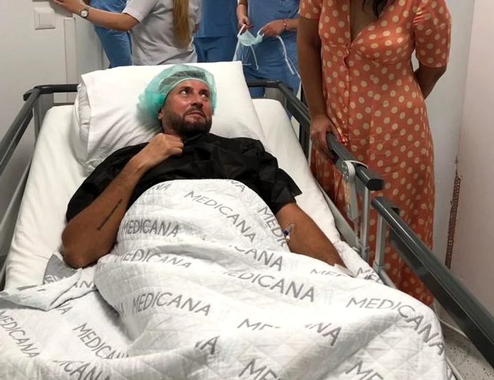 Cătălin Botezatu a fost operat ca să scape de tumora la colon