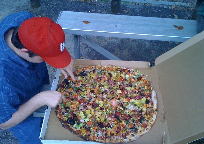 Bărbatul nu mai ajungea cu pizza la domiciliul clientului