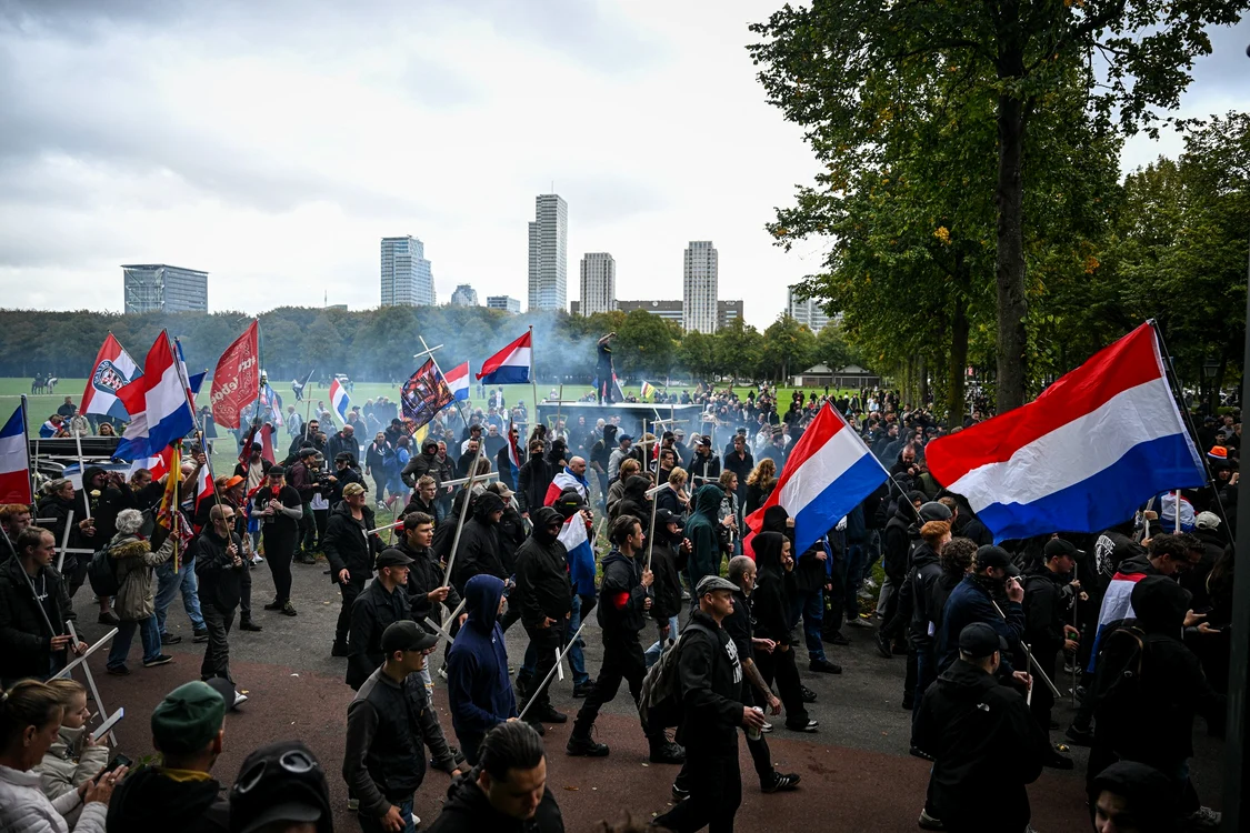 Violenţe, în timpul protestului extremei drepte în Haga.