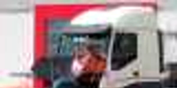 VIDEO La o pizza direct peste autostradă