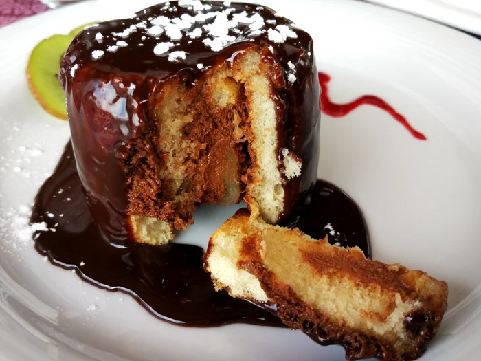 O prăjitură Charlotte cu ciocolată FOTO wikipedia