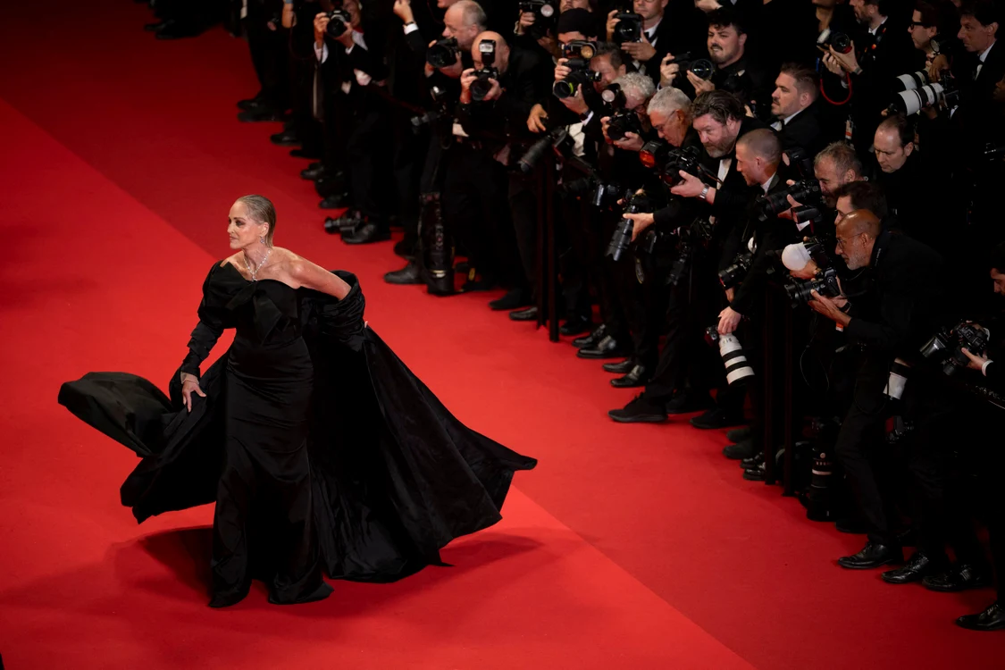 Sharon Stone în negru la Cannes, Profimedia (6) jpg