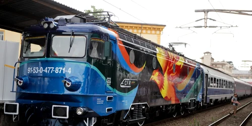 Locomotiva „Pasărea Măiastră“ este prezentată publicului în Gara de Nord din Bucureşti. Aceasta a fost pictată de Cristian Scutaru şi Răzvan Scutaru în cadrul proiectului Moving Art parte a campaniei „Culorile României“ FOTO Inquam Photos / George Că