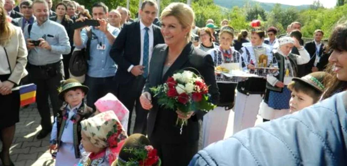 Anul trecut Kolinda Grabar-Kitarovic a vizitat comuna Caraşova FOTO argument-cs.ro