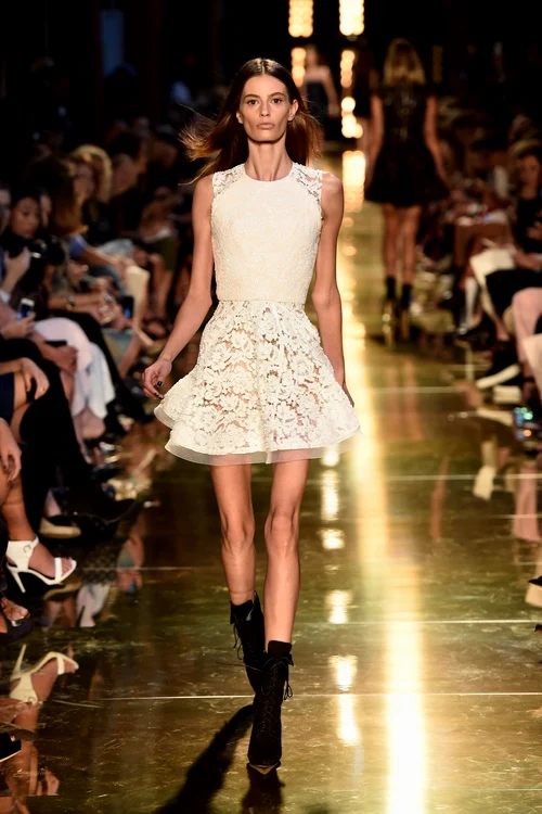 Modelul
Cassi Van Den Dungen, la Săptămâna de Modă de la New
York FOTOGRAFII GULIVER GETTY IMAGES, PHOTOLAND CORBIS