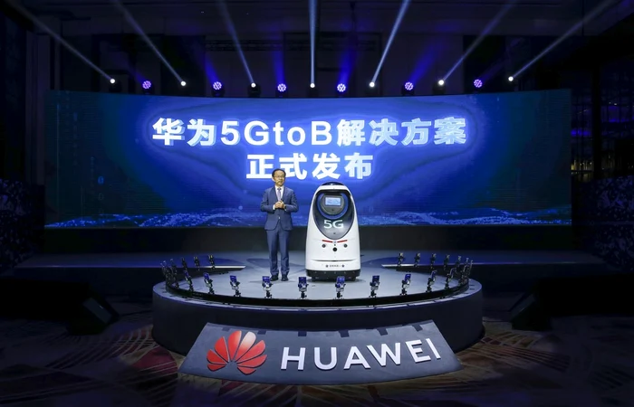 Ryan Ding, director executiv Huawei, alături de 5G Inspection Robot, anunţă lansarea soluţiei 5GtoB.