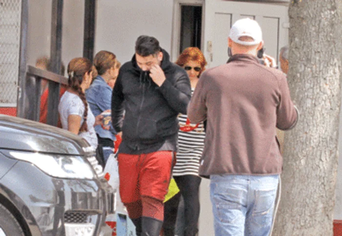 Patrick şi mama lui, Mihaela Borcea, au fost sâmbătă în vizită la penitenciarul Jilava, acolo unde este închis omul de afaceri