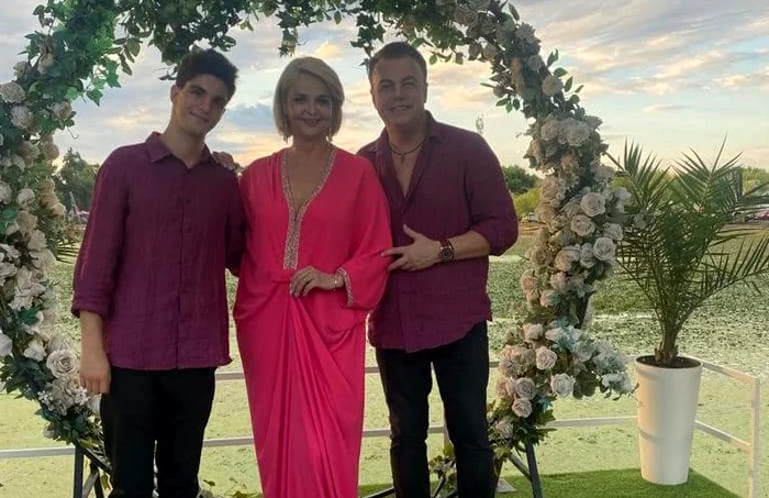 David este  fiul Iulianei  Marciuc și al lui  Adrian Enache