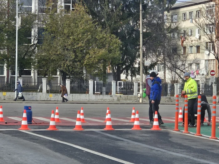 Vopseaua pusă pe vreme umedă și rece este arsă cu flacăra FOTO MA