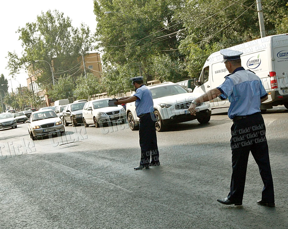 
    Poliţiştii au reţinut joi 40  de permise pe Calea Griviţei  
