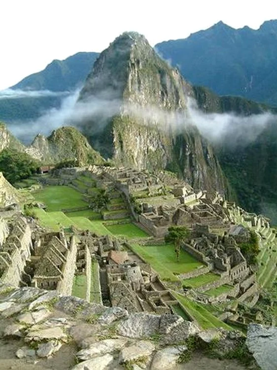 
    Machu Pichu, simbolul culturii inca.  