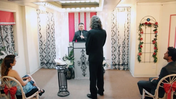 A decis să se însoare cu propriul telefon mobil, într-o ceremonie oficialăFoto Hepta