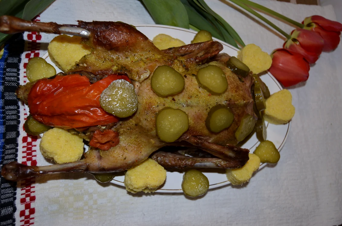 
    Raţă umplută cu legume  