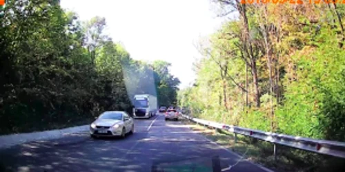Şofer inconştient curbă şosea drum munte prăpastie Sursa Info Trafic 24