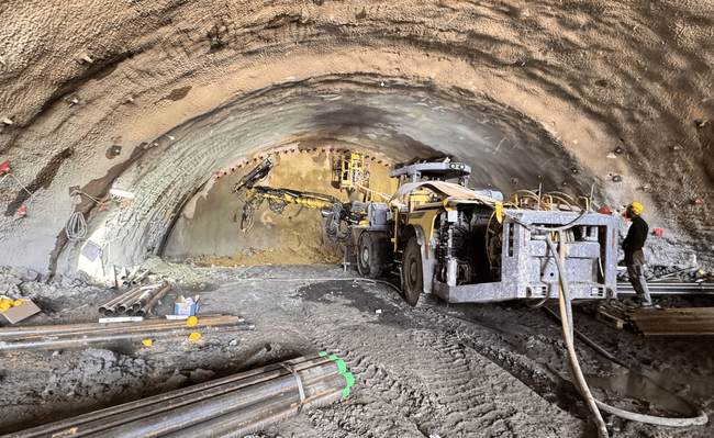 Marile tuneluri din vestul României prind contur. Imagini spectaculoase de pe șantierul Autostrăzii Lugoj - Deva   