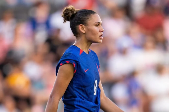 Cea mai bine plătită fotbalistă din lume este fiica celebrului Dennis Rodman. Contract de 2 milioane de dolari pe an