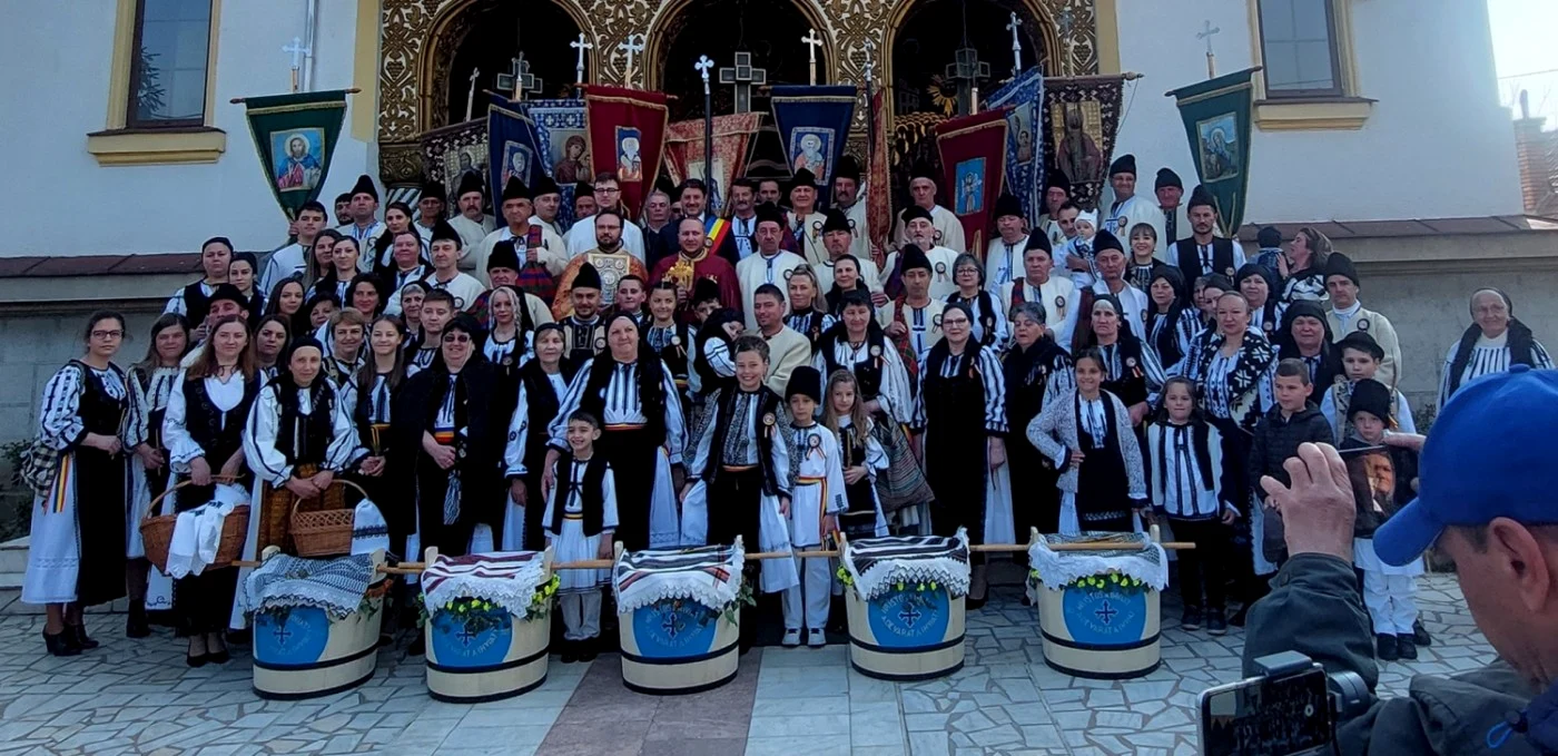 Obiceiul Păştenilor de la Vinerea. Foto: Facebook/ Oraşul Cugir