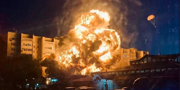 Avioj militar prabusit peste un bloc in Eisk FOTO Twitter 