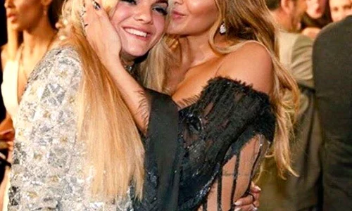 Louisa Johnson şi antrenoarea ei, Rita Ora jpeg