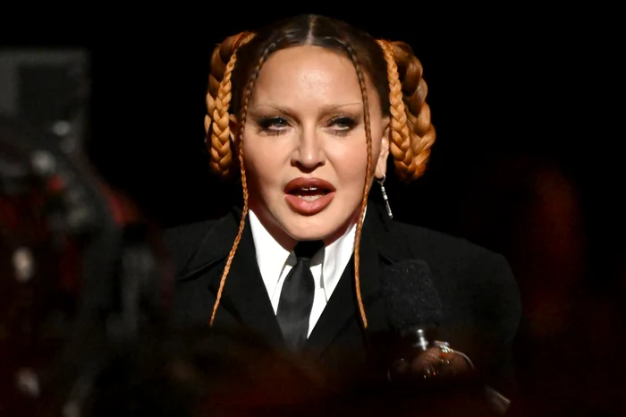 Madonna ține un discurs la Premiile Grammy 2023 