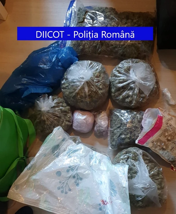 Procurorii au confiscat peste 4 kilograme de droguri. FOTO: DIICOT