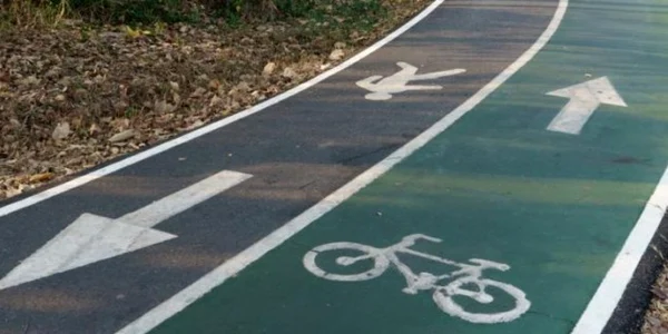 Pistă separată pentru biciclişti şi pietoni Foto Adevărul