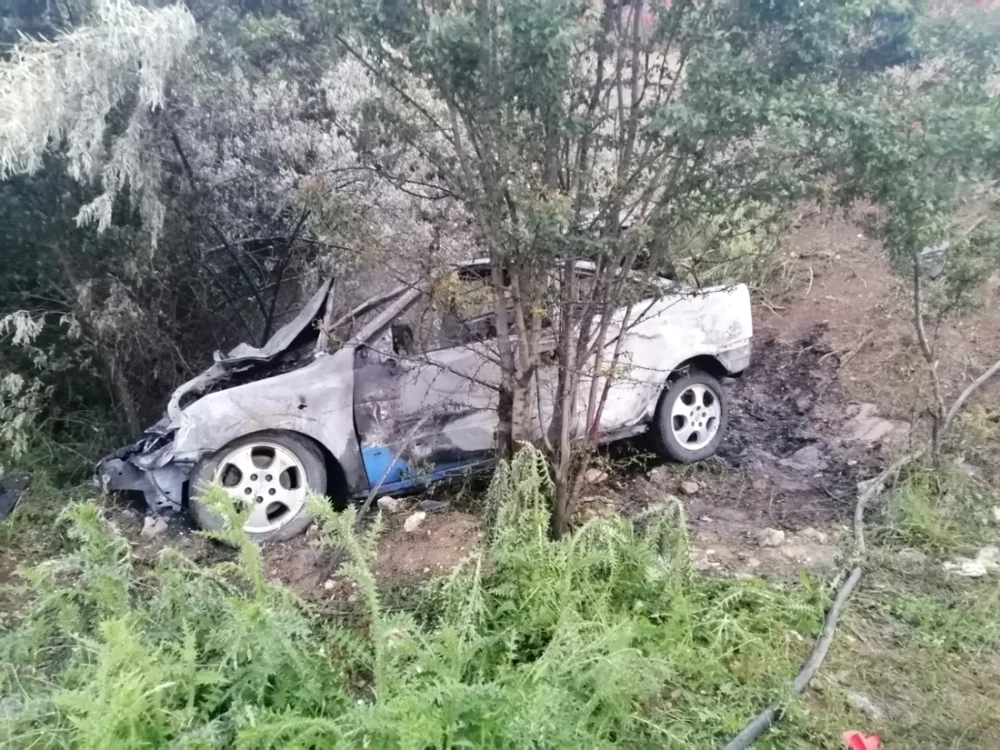 Autoturismul care a luat foc FOTO IPJ