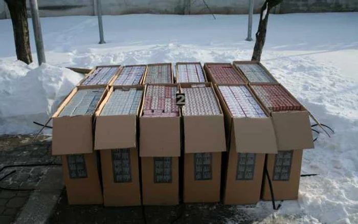 Țigările au fost descoperite în cutii pentru transportat fotolii (FOTO: Poliția de Frontieră)
