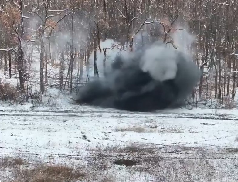 Ucrainenii au lansat primul asalt numai cu drone și roboți asupra unei forțe rusești superioare