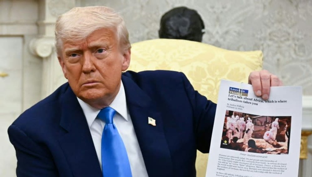 Gafă de proporții la Casa Albă. O imagine cu „fermieri albi” morţi în Congo, atribuită Africii de Sud de către Donald Trump 