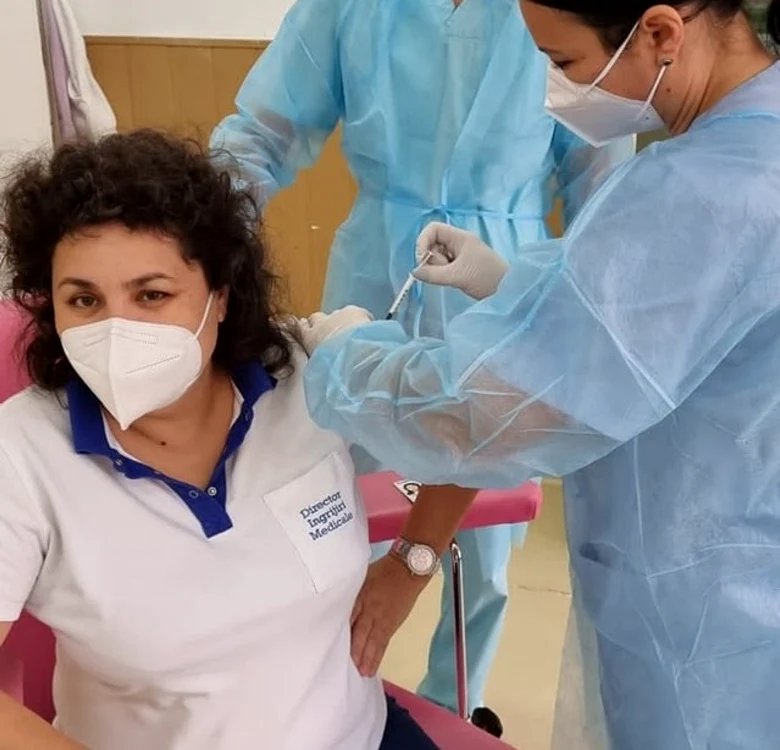 As. Mirela Stăncioiu s-a vaccinat cu cea de-a treia doză a vaccinului anti-COVID FOTO: Facebook/Mirela Stăncioiu