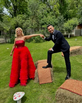 Cosmin Stan și soția sa la nunta Roxanei Hulpe. FOTO: Instagram