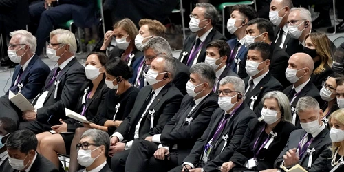 Nicolcae Ciuca si Marcel Ciolacu la funeraliile lui Shinzo Abe FOTO Guvernul jpg