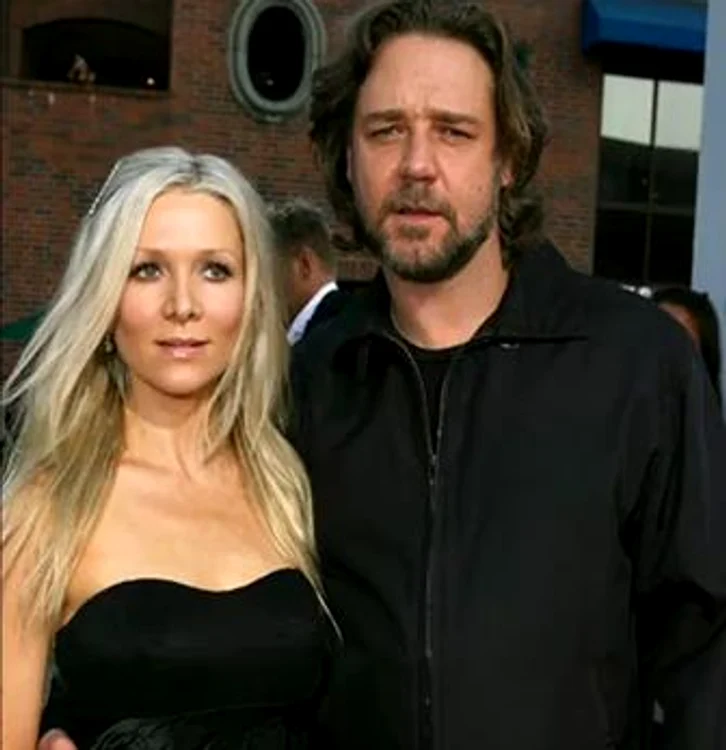 Russell Crowe şi Danielle Spencer