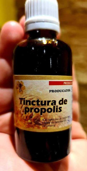 Tinctura de propolis, cel mai puternic antibiotic natural. Cum poate fi folosită pentru vindecare FOTO