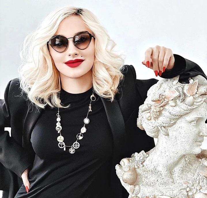 Ana Morodan este supra-numită în mediul on-line "Contesa digitală". Sursa: Instagram