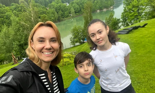 Prima vacanță în 3 împreună cu Isa și Max