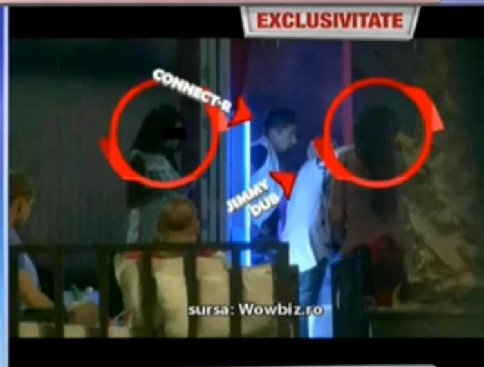 Connect-R s-a urcat pe bancheta din spate a maşinii în care se afla şi tânăra