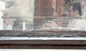 “Cârcotaşul”  zâmbeşte uşor, în timp ce discută  cu Gaiţă jpeg