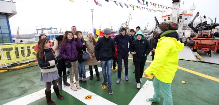 Copiii, cei mai entuziaşti vizitatori FOTO Greenpeace
