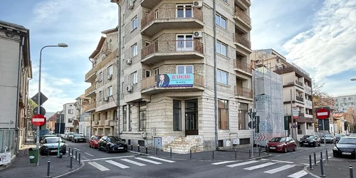 cladire Bucuresti CEC Bank Foto azitis jpeg