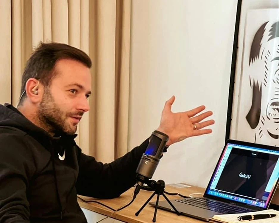 
    Mihai Morar va realiza emisiunea de la Radio Zu din izolarefoto: arhiva personală  
