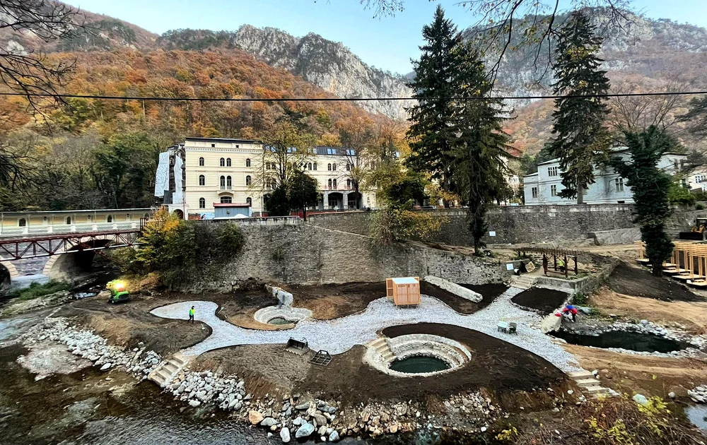 Malurile Cernei sunt reamenajate. Foto: Herculane Project. Facebook