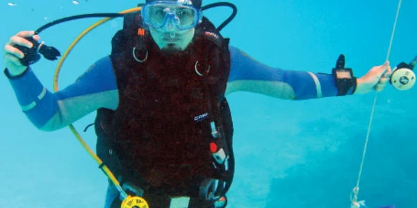 Clujeanul Horaţiu Secaşiu, într-una din expediţiile sale submarine